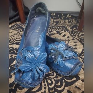 Beautiful blue Italian leather Socofy flats with flowers, barely worn, size 39